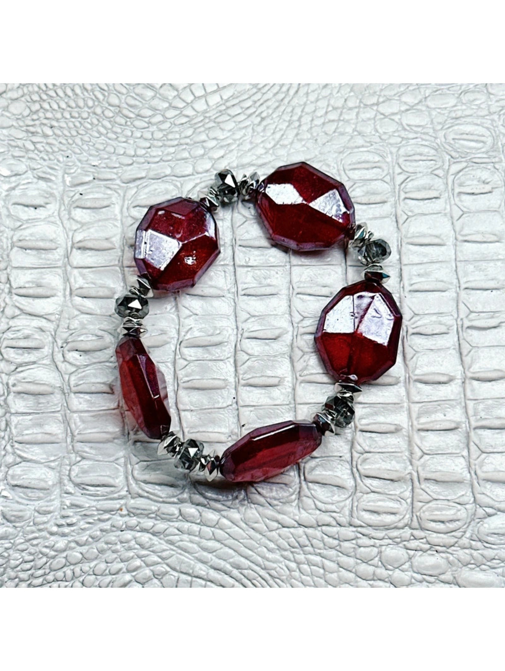 1398mc. Plastic Stretch Bracelet Burgundy